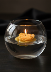 Plovoucí svíčka ze včelího vosku - růže